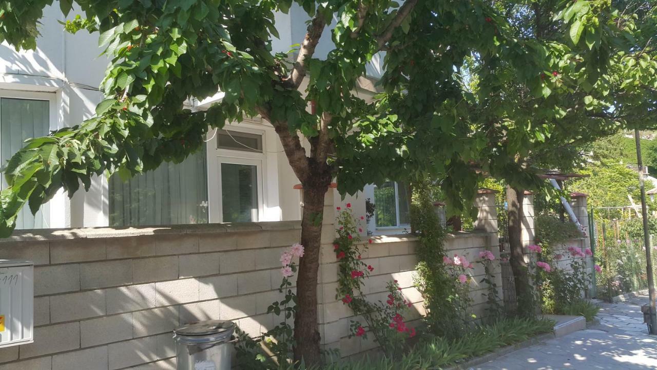 Fema Guest House Baltsjik Eksteriør bilde